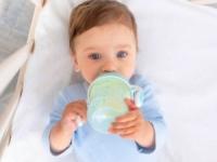 باید نبایدهای حساس تغذیه نوزاد با شیشه شیر